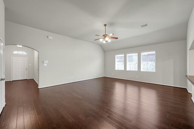 Building Photo - 30119 Saw Oaks Dr