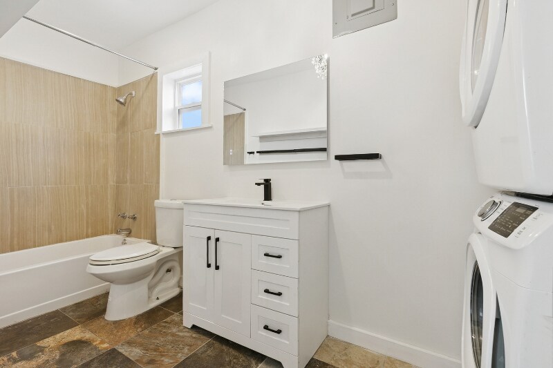 Building Photo - 1831 St Ann St.