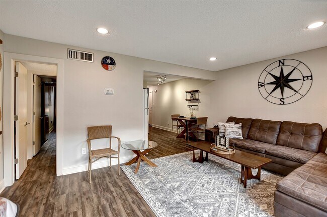 Building Photo - 12900 Walden Rd