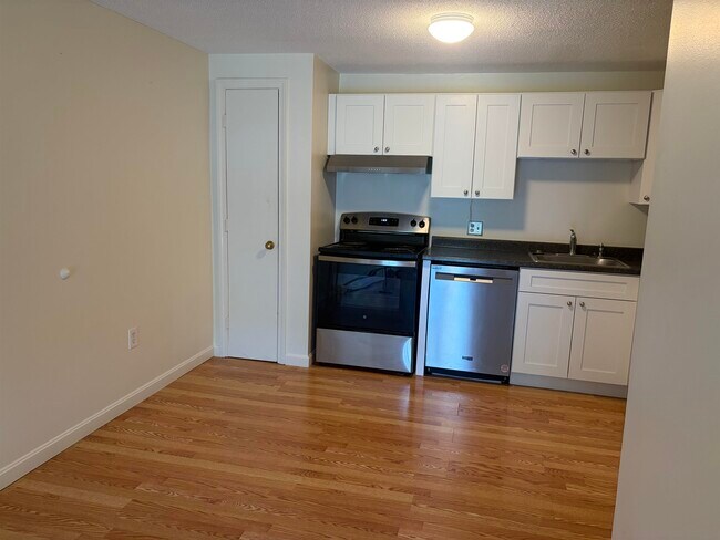 Building Photo - 1007 White Cedar Blvd