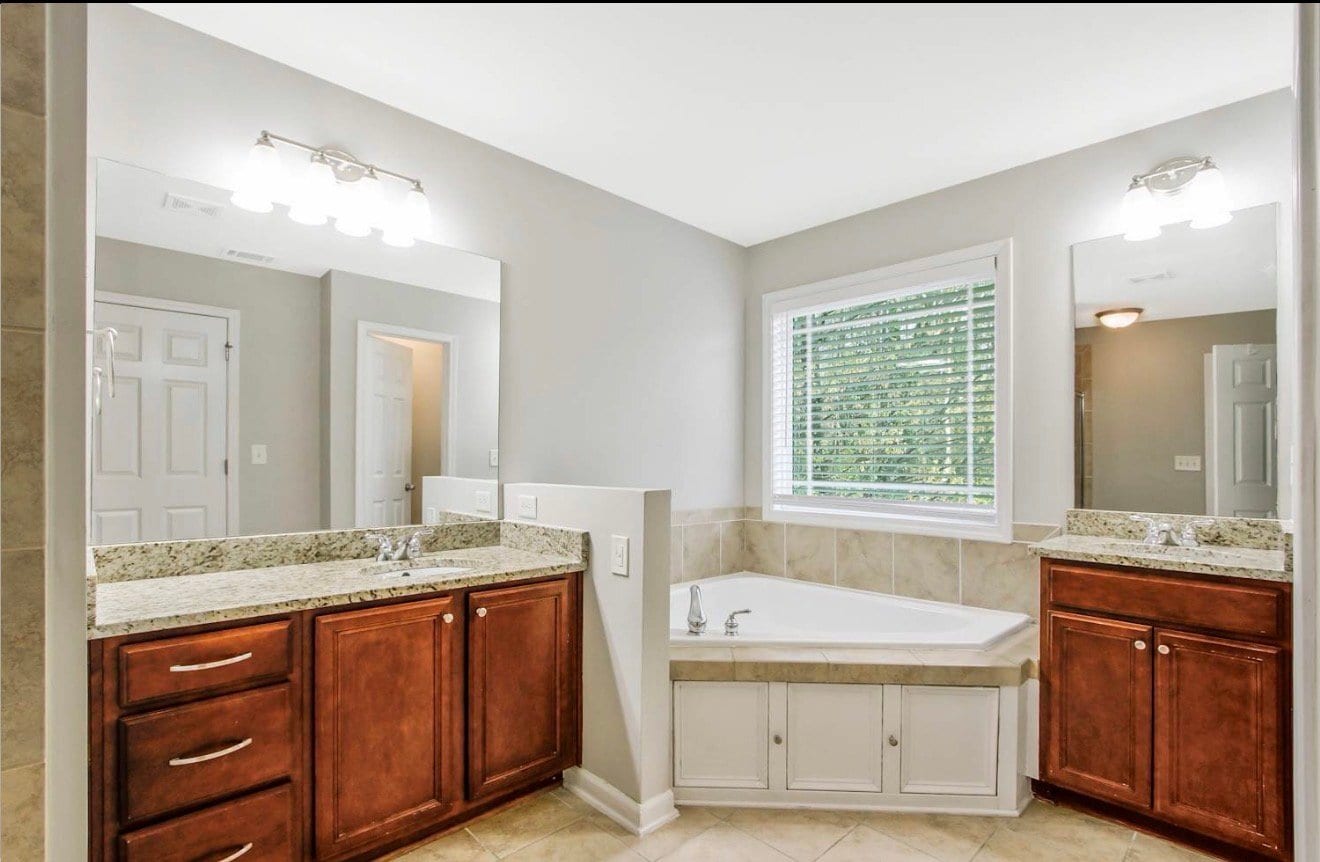 Building Photo - 2509 Brentford Pl