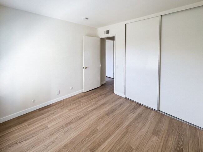 Building Photo - Beautifully Updated 3 Bed, 2.5 Bath La Jolla Townhome – Bright, Spacious, & Perfectly Located!