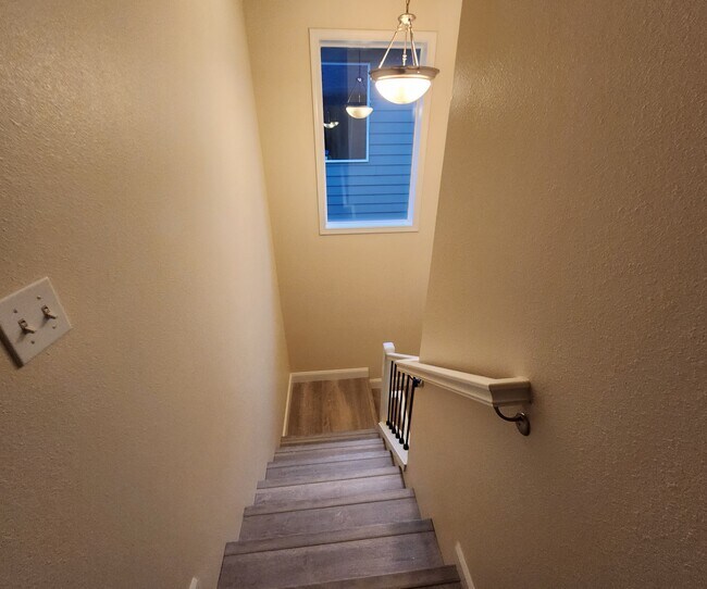 Building Photo - 9270 SE Caruthers St