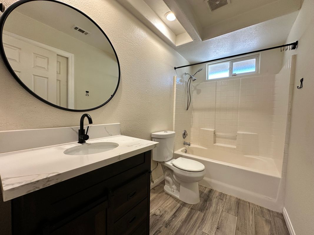 Building Photo - 16716 Kayuga St