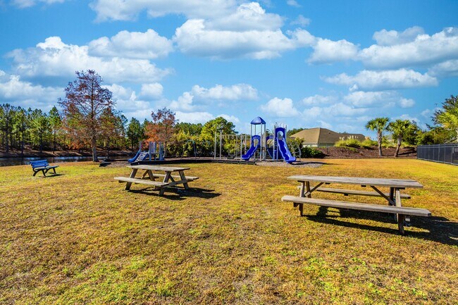 Building Photo - Walkerton Home