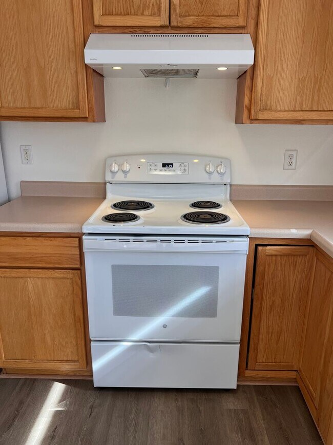 Building Photo - 665 Starlite Dr