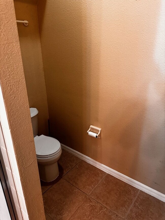 Building Photo - AVAILABLE NOW