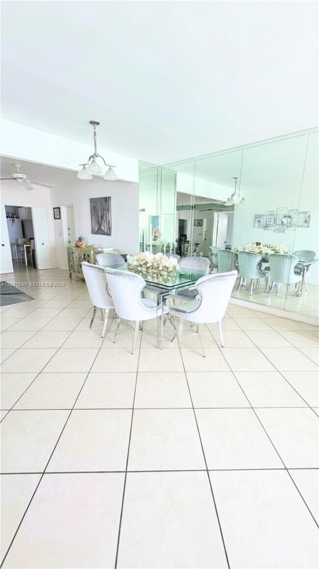 Building Photo - 1880 S Treasure Dr