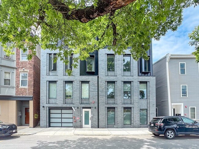 Building Photo - 231 Maverick St