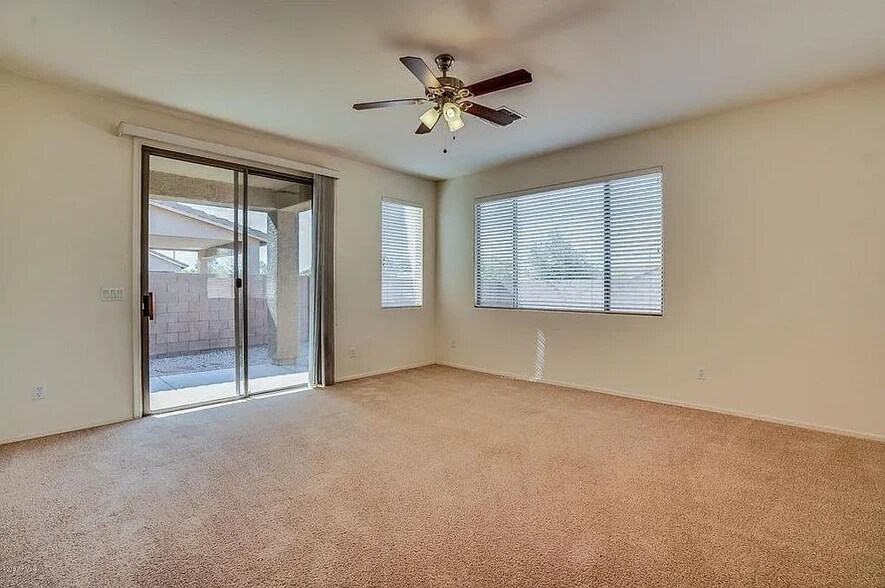 Master bedroom with patio door - 3470 E Riopelle Ave