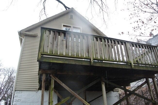 Building Photo - 328 Lease St