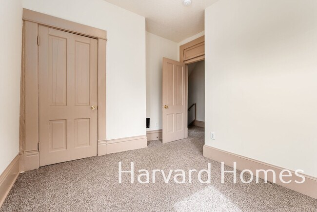 Building Photo - 131 Midland Ave