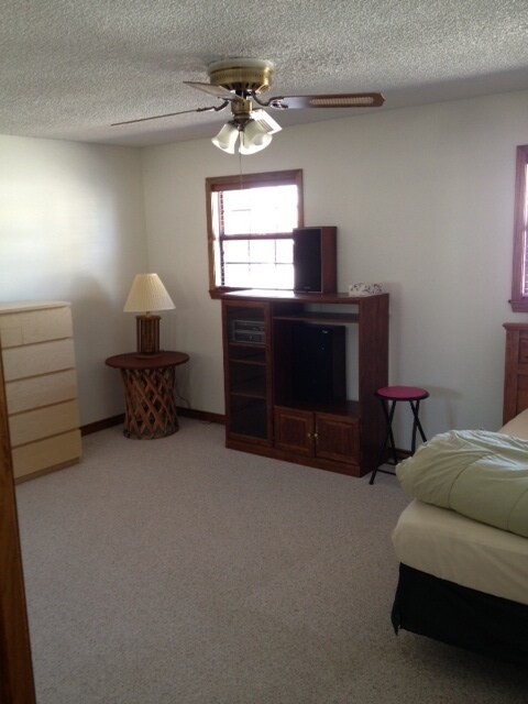 Building Photo - 3 Bed 2 Bath Home