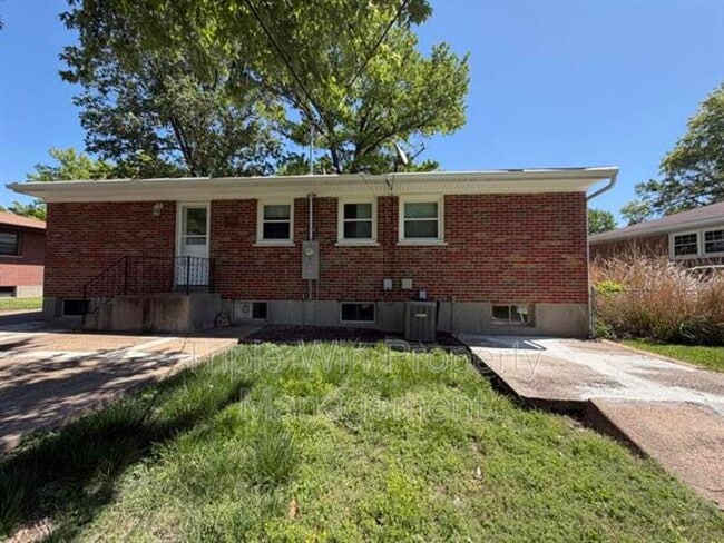 Building Photo - 185 St Eugene Ln