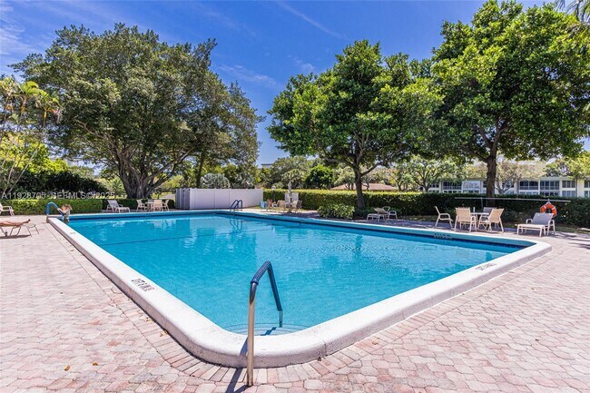 Building Photo - 3090 N Course Dr