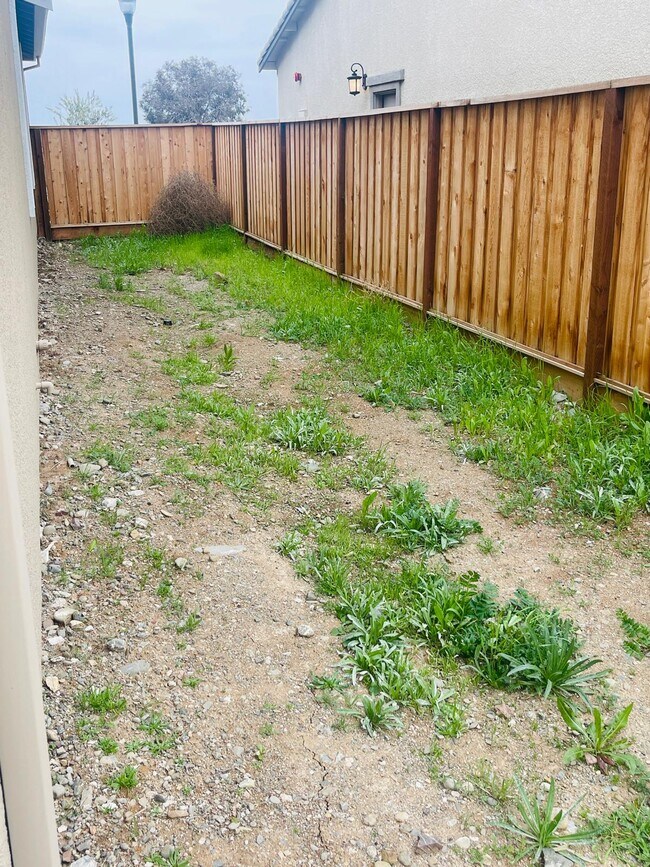 Building Photo - 2710 Old Larks Ln