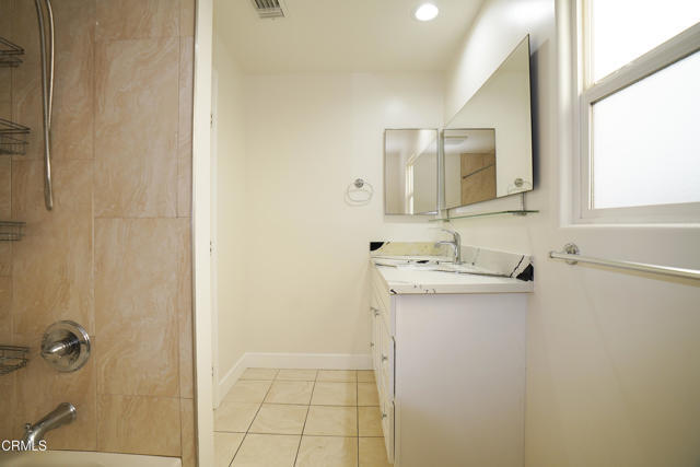 Building Photo - 1038 Western Ave