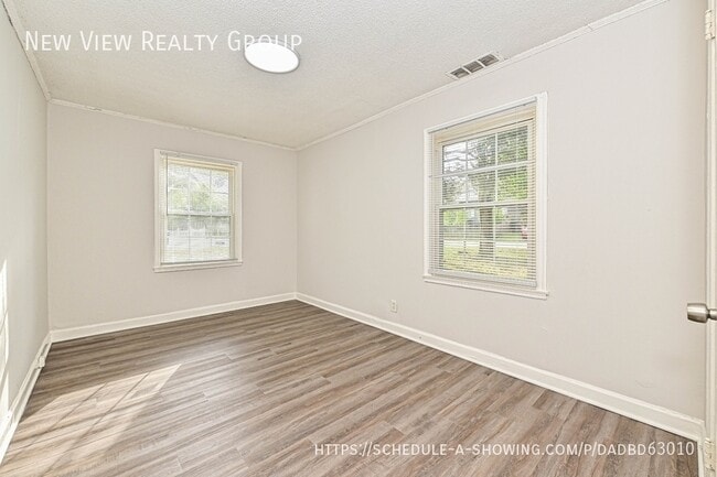 Building Photo - 301 Seldon Dr