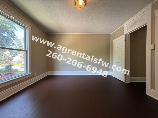 Building Photo - 2411 Fox Ave