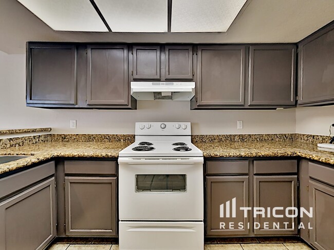 Building Photo - 8127 W Desert Cove Ave