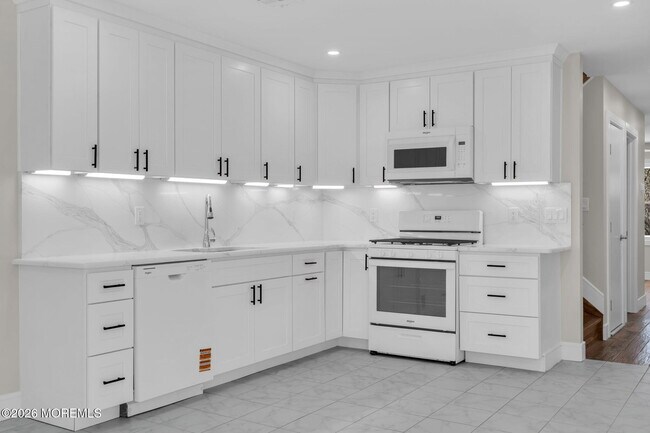 Building Photo - 2334 Adams Ave