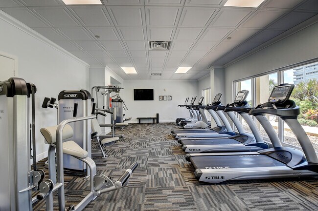 Building Photo - 4301 N Ocean Blvd