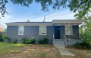Building Photo - 2208 Cassie Ave