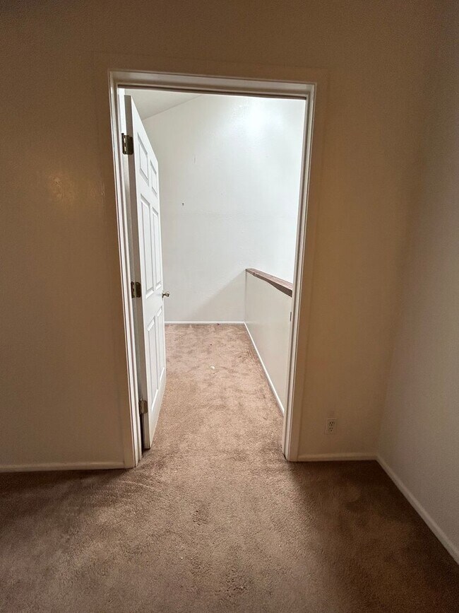 Building Photo - Two Story Townhouse in Esmond Estates