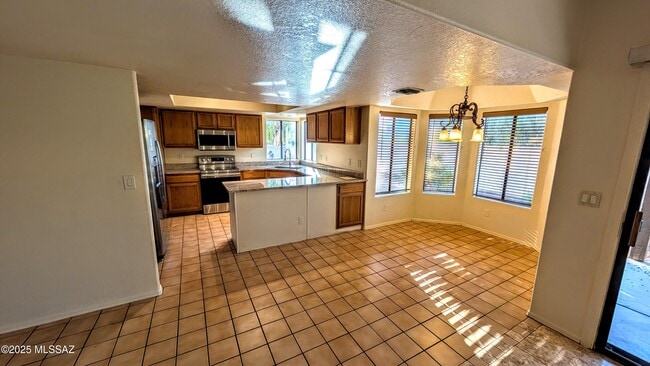 Building Photo - 1061 W Antelope Creek Way