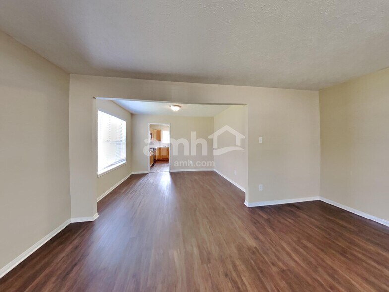 Building Photo - 2908 Cambridge Circus