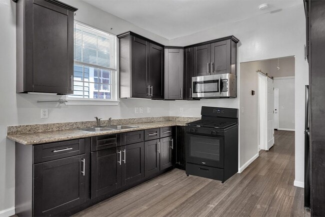 Building Photo - 3025 Burdette St