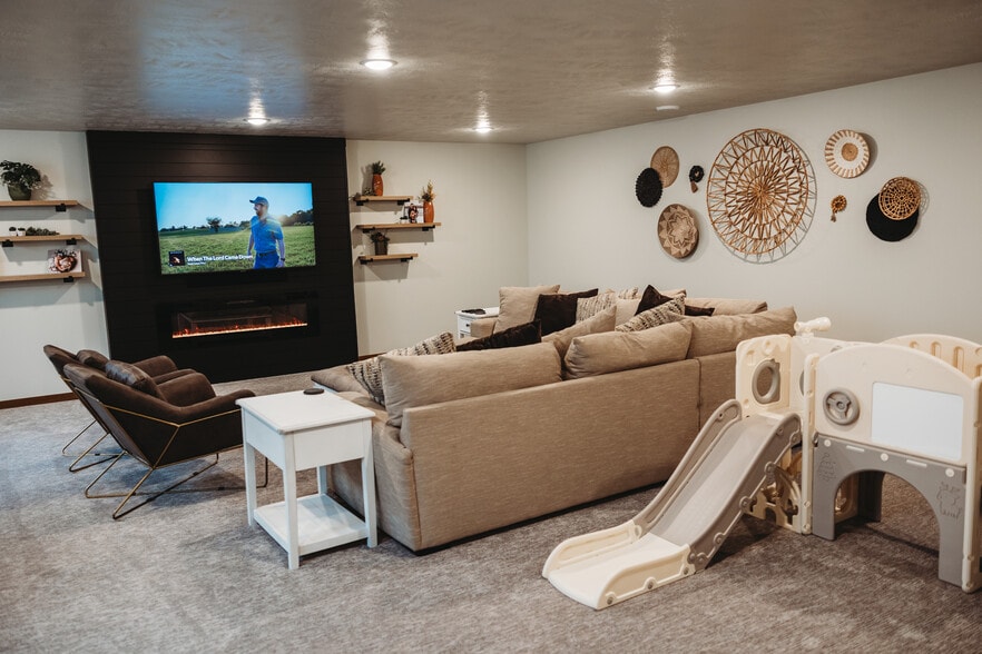 Building Photo - 5513 S Dubuque Ave