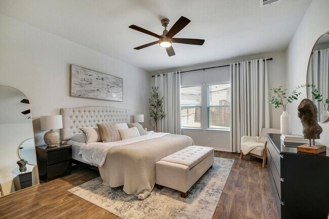 Building Photo - APPLEWOOD UNIT 1