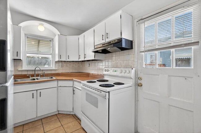 Building Photo - 9923 Jeffrey Dr