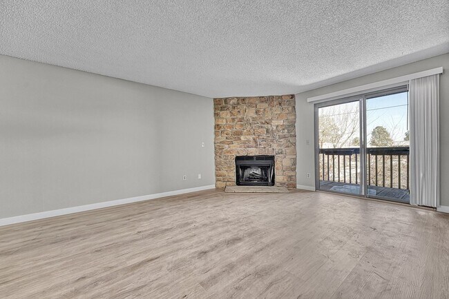 Building Photo - Updated 2 bed / 1 bath home in Lakewood!