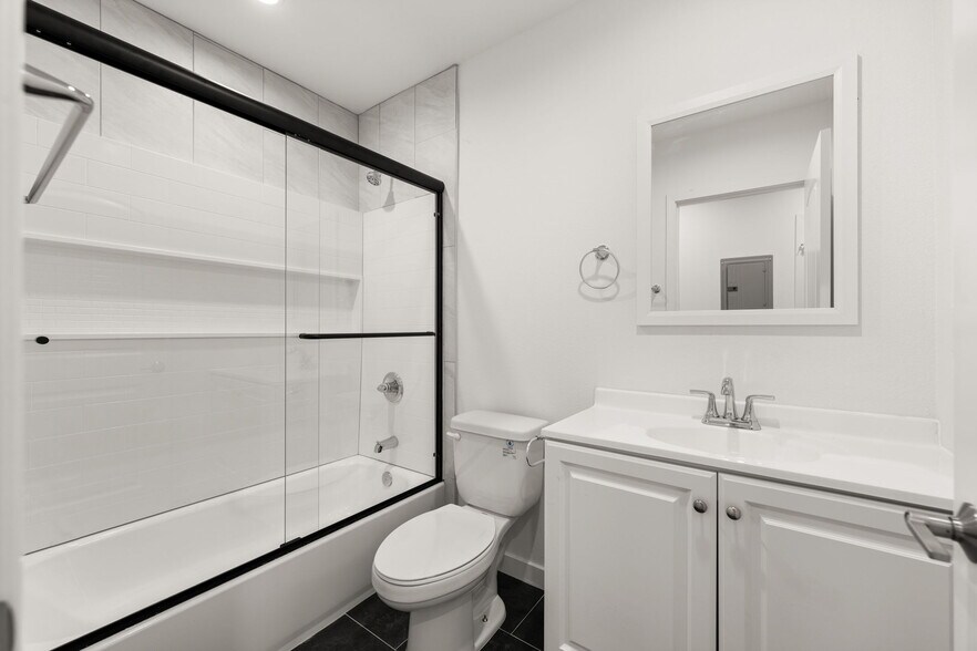 Building Photo - 4700 S Gramercy Pl