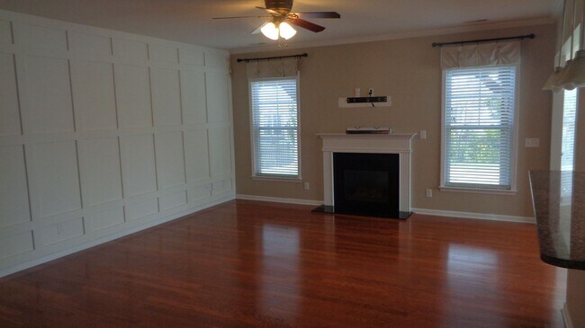 Building Photo - Welcome home to Cureton!