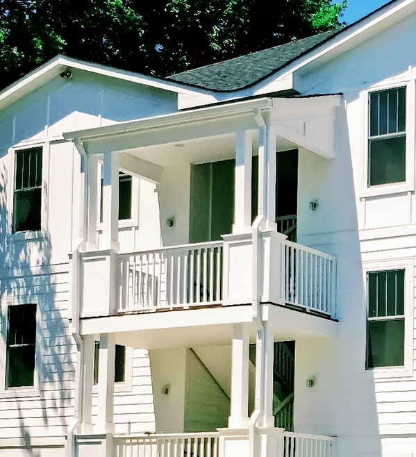 Building Photo - 1624 16th Ave S