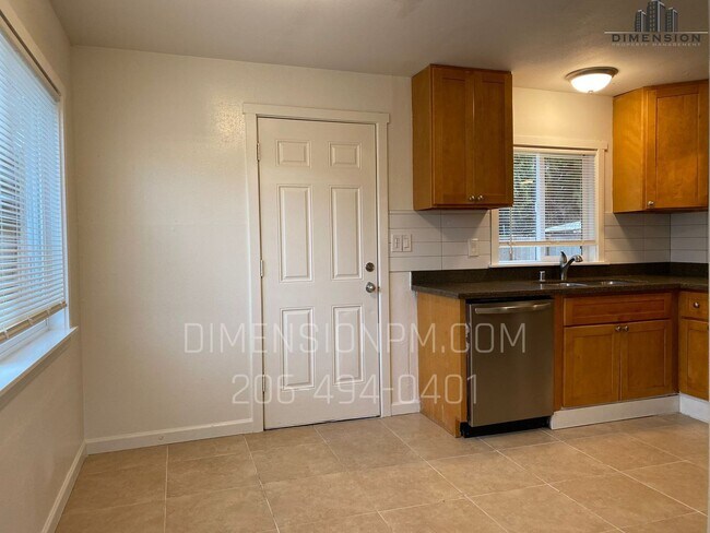 Building Photo - Charming Rambler 2-Bedroom Home with Fully Fenced Yard in Bremerton!