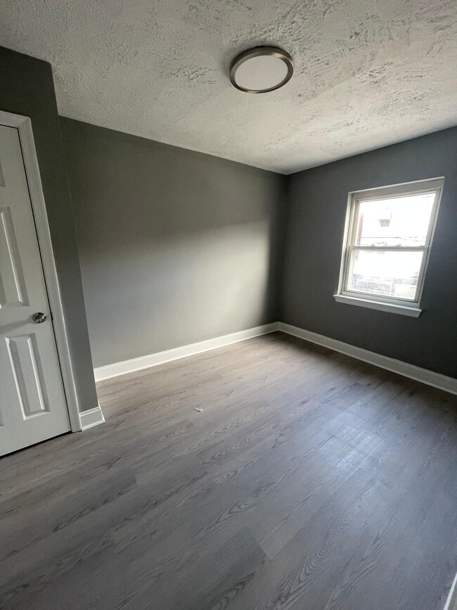 Building Photo - OLDHAM 2