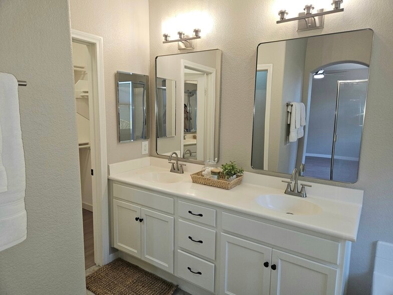 Building Photo - 41764 Ridgewalk St