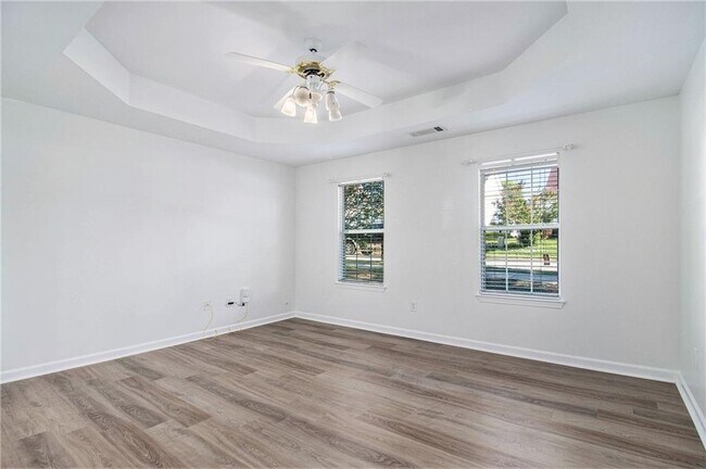 Building Photo - 430 Fairlawn Dr