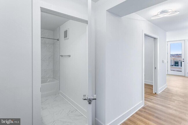 Building Photo - 701 N Henry St