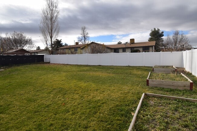 Building Photo - Charming West Jordan 4 Bed with Open Layout and Spacious Primary!!