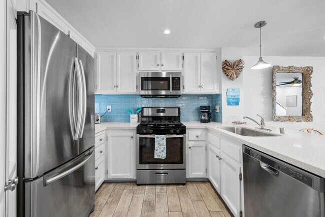 Building Photo - 733 Seacoast Dr