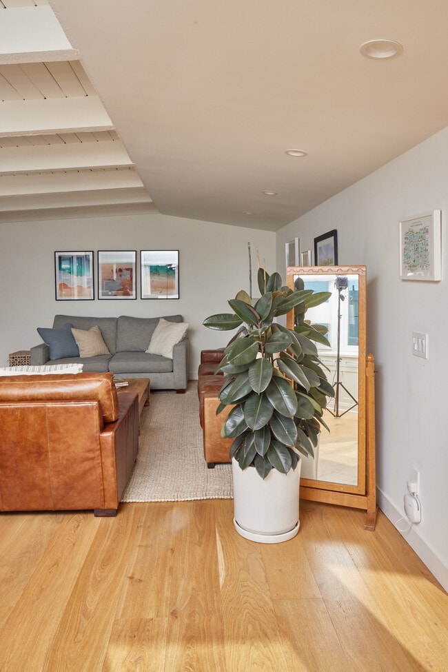 Building Photo - 14 Westwind St