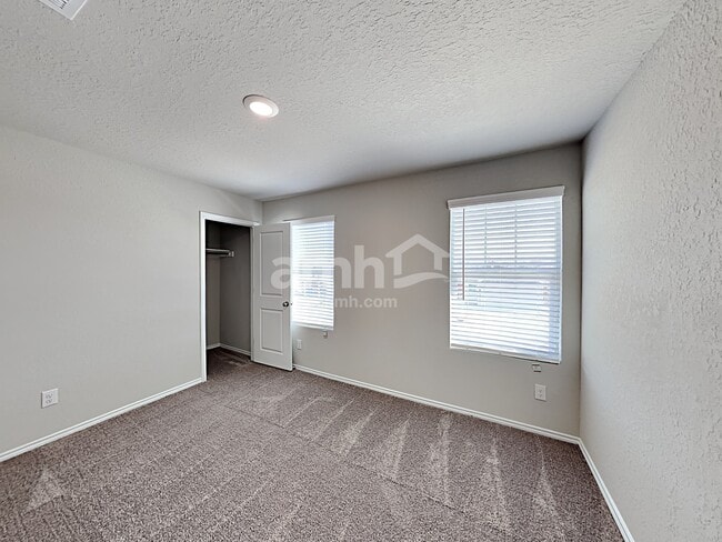 Building Photo - 10410 Varmus Dr