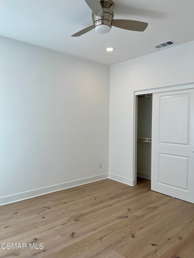 Building Photo - 779 Edward Scholle Dr