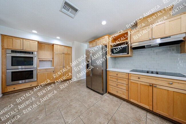 Building Photo - 2636 S Reyes