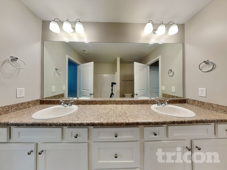 Building Photo - 4872 Tower View Trail